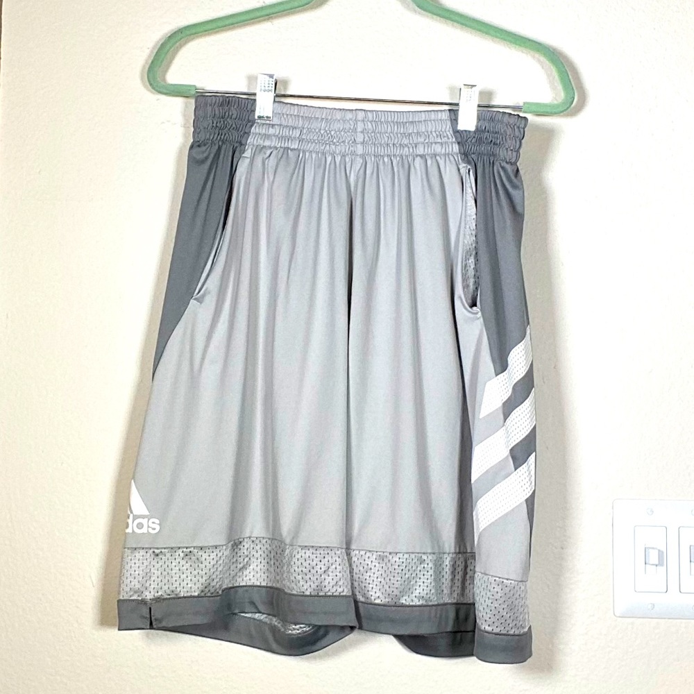 Extra Large Men’s Grey Adidas athletic shorts